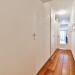 aranzacja-waskiego-przedpokoju-w-bloku-inspiracje-z-polskich-mieszkan